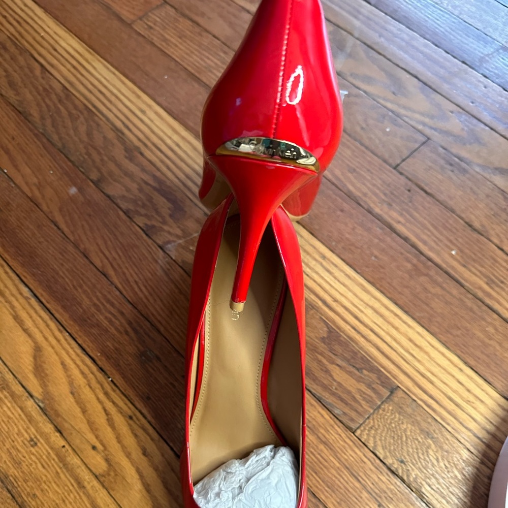 Red Heels - Picture 5 of 6